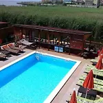 Omega Mamaia Nord Πανσιόν 3*
