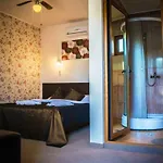 Omega Mamaia Nord Πανσιόν 3*